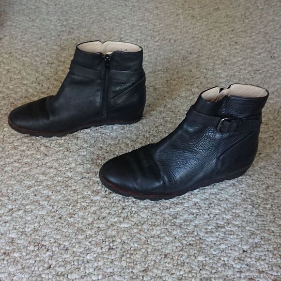 Amalfi by Rangoni black leather Ankle Booties size 6.5 - Picture 3 of 12